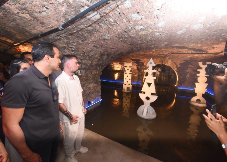 Prefeitura inaugura galeria no Mercado Modelo com obras de artistas soteropolitanos e exposição com 15 mil ‘lágrimas’