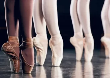 Dança: Bailarina de 12 anos selecionada para competir na Alemanha se articula para representar o Brasil