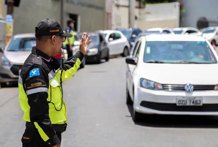 Patamares: Trânsito será parcialmente bloqueado em trecho da Avenida Octávio Mangabeira