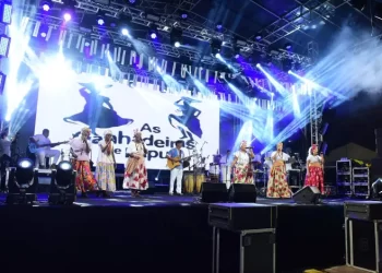 Entretenimento: Praça Cairu vira palco de múltiplas expressões da cultura popular em abertura do Viva Verão