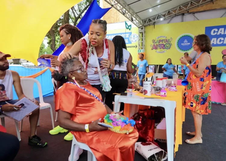 Carnaval é de todos: Camarote Acessível recebe idosos do Abrigo D. Pedro II e do Cras Itapagipe