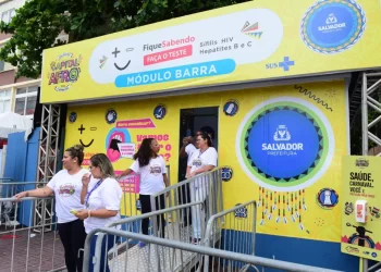 Saúde: Foliões podem retirar preservativos e fazer testes de ISTs gratuitamente nos circuitos do Carnaval de Salvador