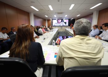 Combate à dengue; Governo Estadual reúne prefeitos de municípios