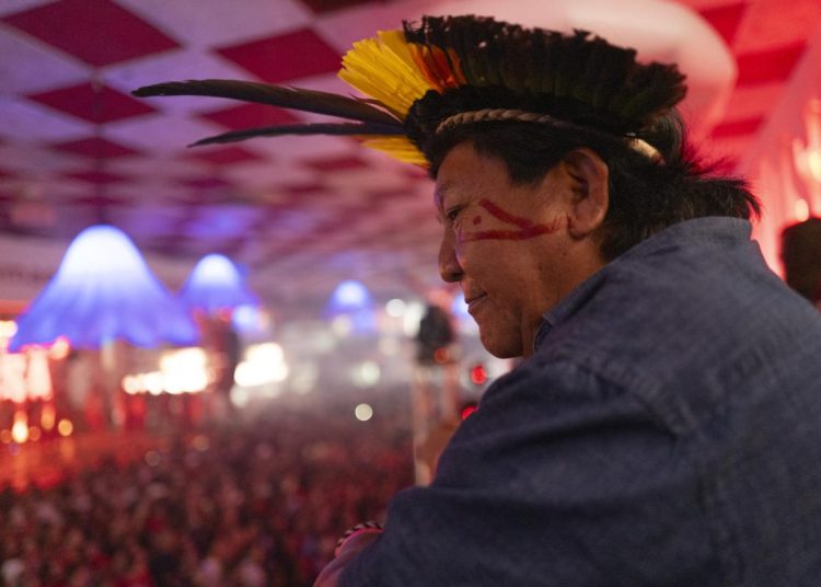 Reconhecimento: Escola de Samba do Rio homenageia povo Yanomami
