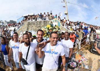 Dia da Rainha: Iemanjá é reverenciada por multidão que lota as ruas do Rio Vermelho