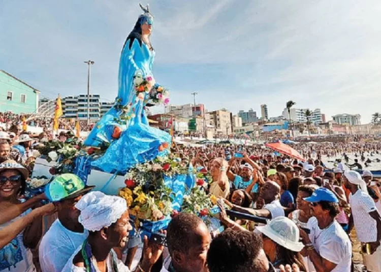 Festa de Iemanjá é a maior manifestação dedicada a um orixá e teve origem no protagonismo de pescadores