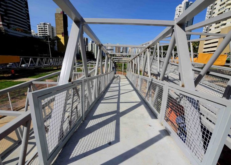 Fique atento à nova passarela na Juracy Magalhães