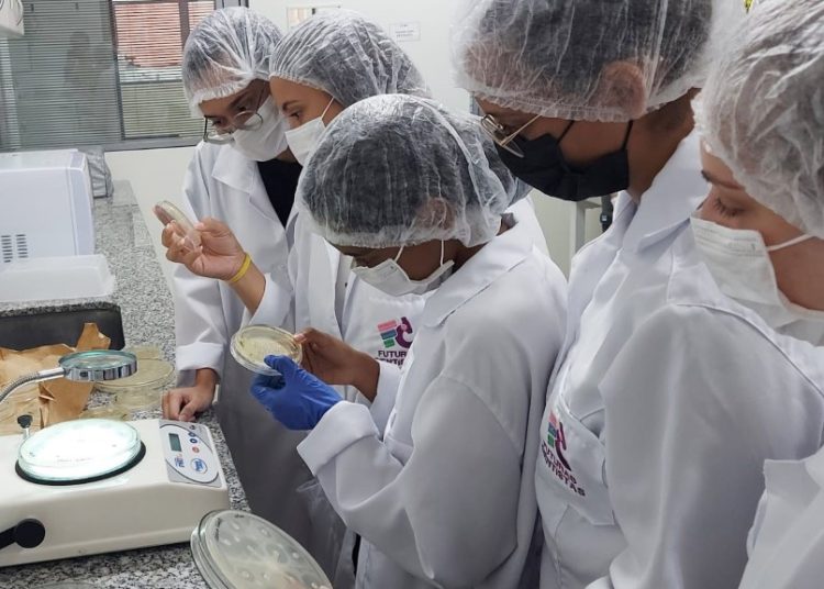 Progresso: Inclusão de meninas e mulheres na ciência