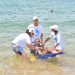 Banho de mar assistido possibilita inclusão para pessoas com deficiência em Salvador
