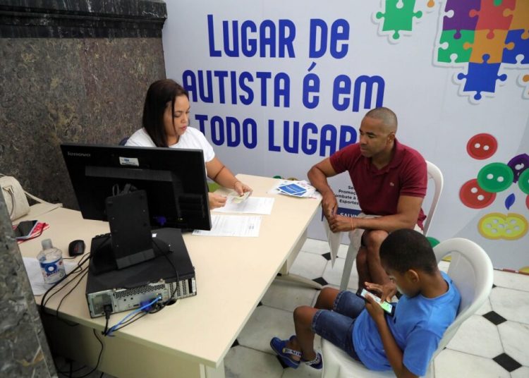 Inclusão: foram emitidas mais de 4,6 mil carteiras de identificação para pessoas com transtorno do espectro autista em Salvador