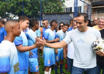 Entregue: Campo do Areal com grama sintética estimula prática esportiva na Ribeira