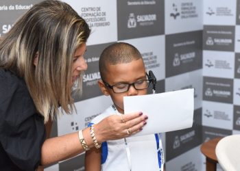 Acessibilidade: Prefeitura vai distribuir 100 óculos com tecnologia assistiva para rede de educação e Instituto de Cegos da Bahia