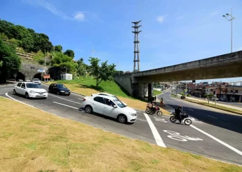 Novidade na rua: Novo retorno na saída do túnel Pirajá-Lobato reduz congestionamentos na Av. Suburbana