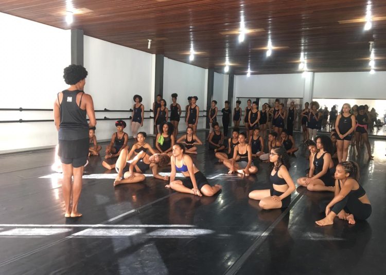 Inscrições: Funceb inscreve profissionais de dança e teatro até 30 de abril