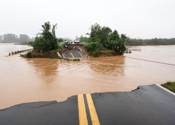 Rio Grande do Sul: Projeto isenta do pagamento da conta de luz famílias atingidas por enchentes