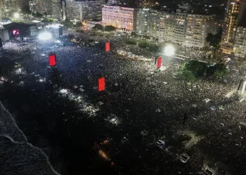 Show: Madonna supera expectativas e leva 1,6 milhão a Copacabana