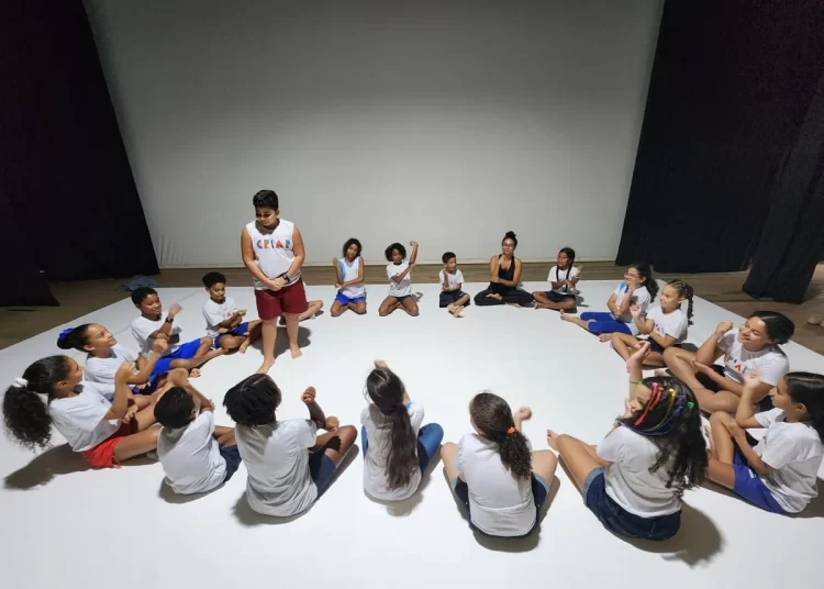 Projeto leva arte de rua para escolas públicas de Salvador