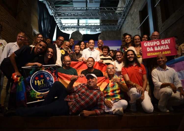 Prefeitura empossa membros do Conselho dos Direitos LGBT+ e anuncia novas ações afirmativas para o segmento