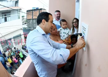 Morar Melhor: Prefeitura reforma mais 200 casas em Coutos e ultrapassa 1,4 mil habitações beneficiadas no bairro