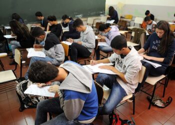 Senadores divergiram em relação às mudanças da Câmara dos Deputados no texto da reforma do ensino médio aprovado em junho