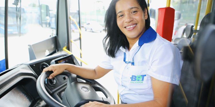 Iniciativa: BRT Salvador passa a ter mulheres no quadro de motoristas do sistema