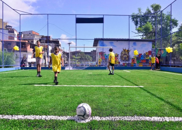 Esportes: Pernambués e Cajazeiras VIII são beneficiados com novos campos de grama sintética