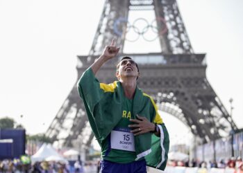 París 2024: : Rebeca repete prata de Tóquio no individual geral e Caio chega ao pódio da marcha na quarta tentativa