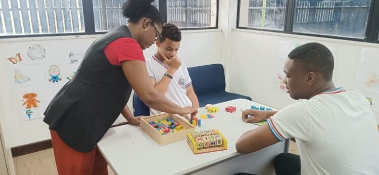 Estado seleciona 1.624 profissionais voltados à Educação Especial