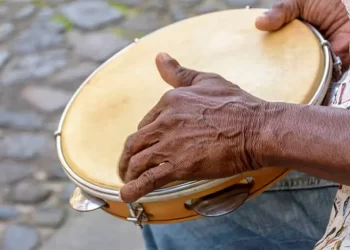 Música: Senado reconhece produção de instrumentos do samba como manifestação cultural