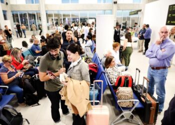 Recepção de 350 passageiros marca início dos voos diretos entre Salvador e Paris