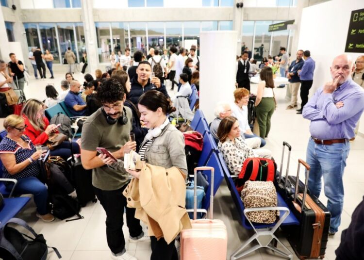 Recepção de 350 passageiros marca início dos voos diretos entre Salvador e Paris