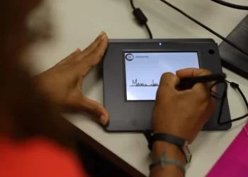 Nova carteira de identidade nacional chega a mais nove unidades do SAC no interior do Estado