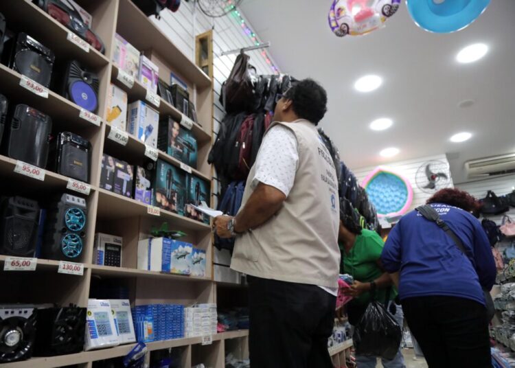 Fiscalização: Codecon notifica 33 estabelecimentos durante Operação Natal 2024