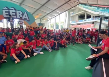 Sarau movimenta Encontro Estudantil com apresentações de produções textuais