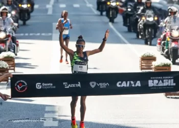 Atleta baiana Núbia Oliveira conquista terceiro lugar na São Silvestre 2024