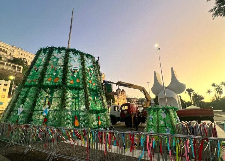 Limpurb entrega mega árvore de Natal sustentável na segunda (16)