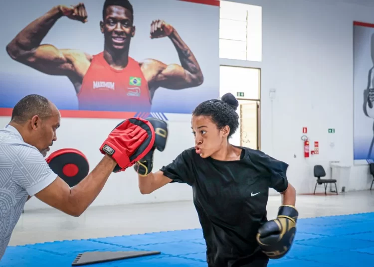 Sudesb é premiada com certificado de boas práticas por projeto de esportes de lutas e combates