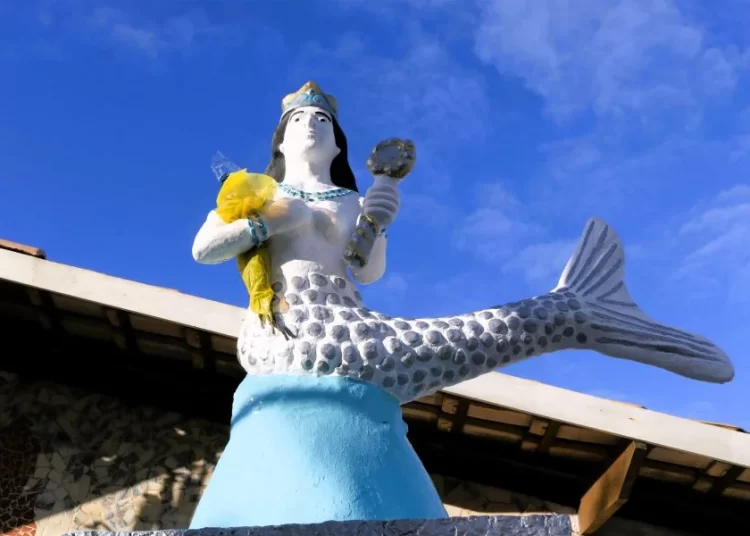 Mutirão reforça preservação ambiental na praia do Rio Vermelho às vésperas da Festa de Iemanjá