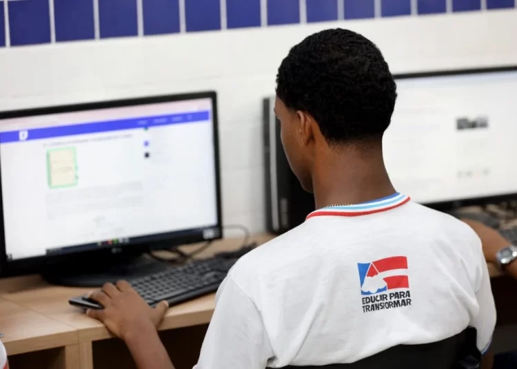 Matrícula 2025 na rede estadual: vagas são garantidas com um clique