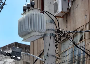 Prevenção: Serpentinas metálicas são proibidas no carnaval da Bahia para evitar acidentes