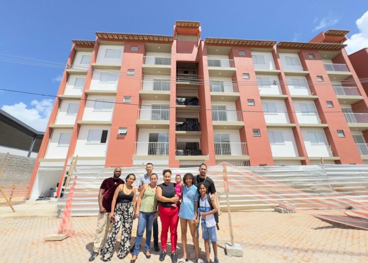 Famílias do Novo Mané Dendê realizam visita nas futuras moradias