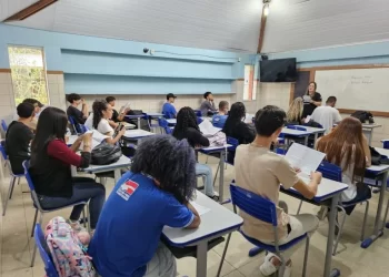 Estudantes da capital e do interior da Bahia celebram início do ano letivo 2025 nas escolas