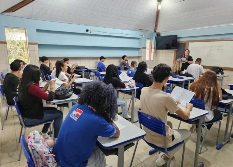 Estudantes da capital e do interior da Bahia celebram início do ano letivo 2025 nas escolas