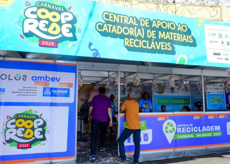 Parceria: Centrais de reciclagem oferecem apoio aos catadores no Carnaval de Salvador 2025