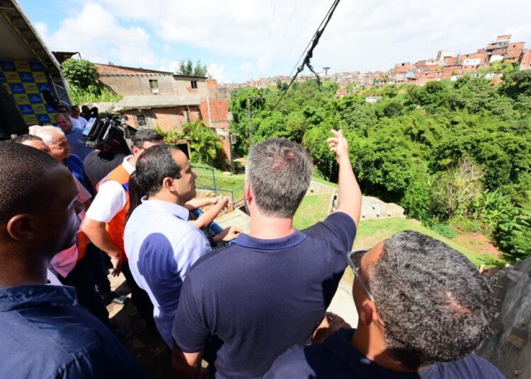 Prefeitura de Salvador entrega nova encosta em Mata Escura
