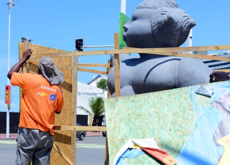 Salvador: Seman realiza retirada de tapumes instalados no Carnaval