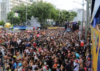 Vibração: Navio Pirata do BaianaSystem comanda um mar de foliões no Circuito Osmar