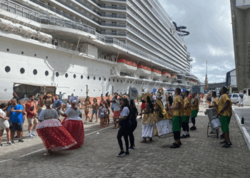 Quase 300 mil turistas chegaram na Bahia na temporada de cruzeiros