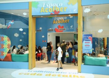 Prefeitura emite carteiras de identificação do Transtorno do Espectro Autista em shopping center