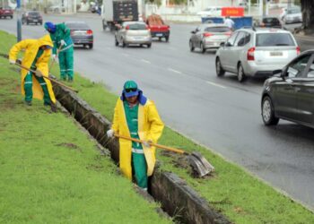 Limpurb, em tempo chuvoso, promove ações preventivas em Salvador